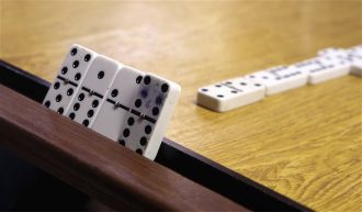 Belajar bermain domino dengan aplikasi iPhone ini