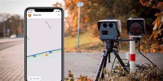 Unduh aplikasi radar ini di iPhone Anda saat Anda bepergian di dalam mobil